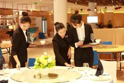 你與酒店精英之間，只差一個三亞中瑞酒店管理職業學院