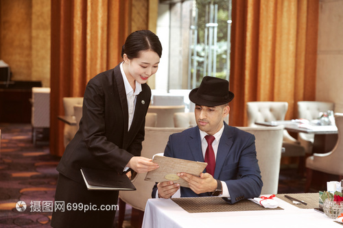 酒店餐飲服務的國際化管理 以菜單遞送為起點